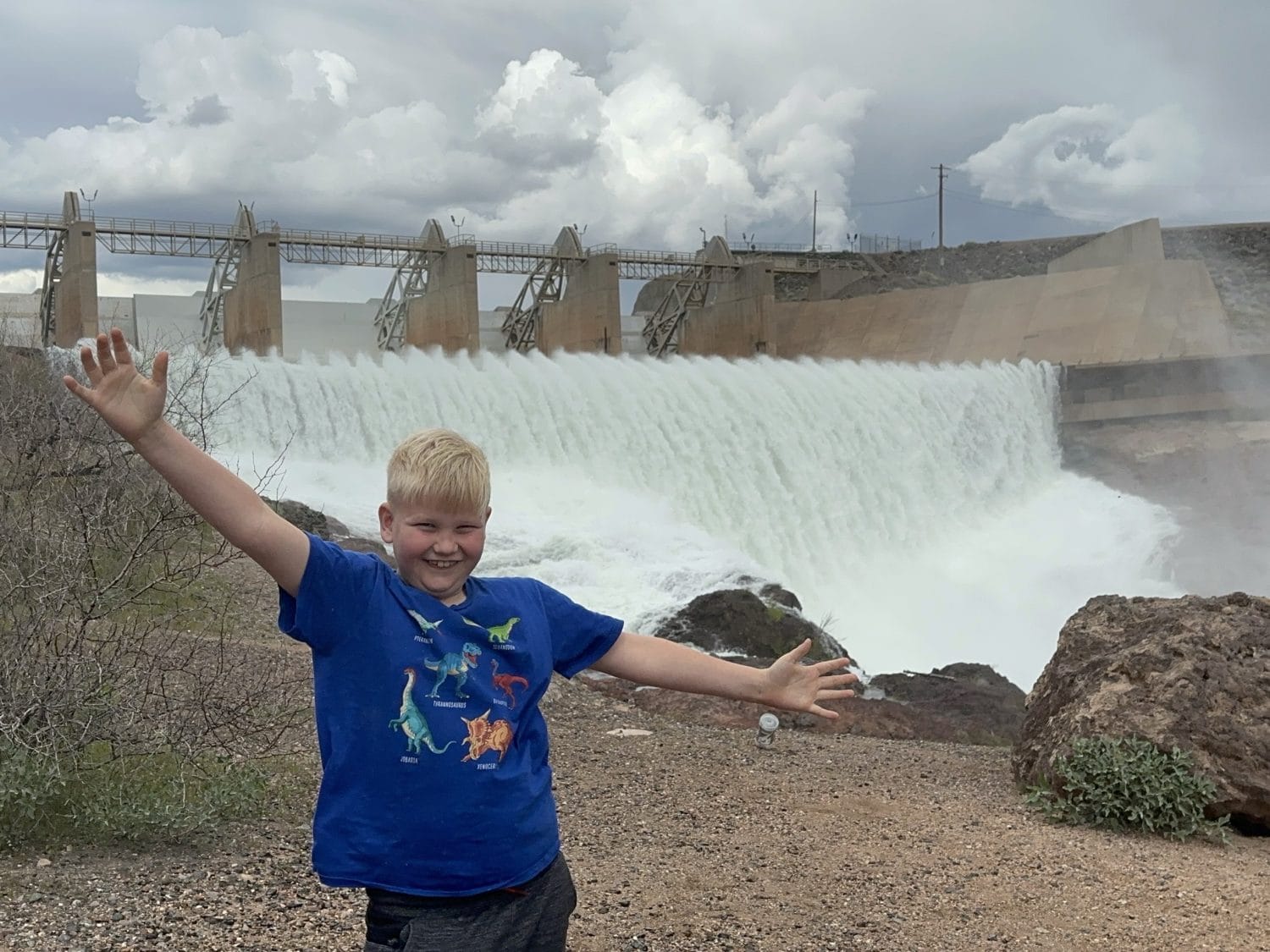 Horseshoe Dam Lake and Waterfall - Phoenix With Kids